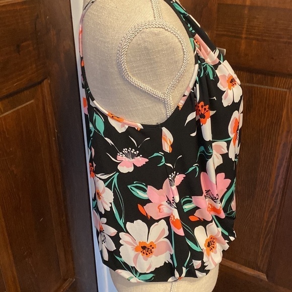 Express spaghetti strap floral crossover blouse - Picture 5 of 8